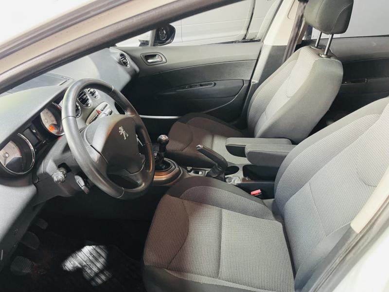 Imagen ilustrativa de Peugeot 308 1.6 Allure Nav 115cv